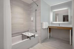 Koupelna v ubytování Quality Inn & Suites Prescott