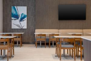 TV a/nebo společenská místnost v ubytování Quality Inn & Suites Prescott