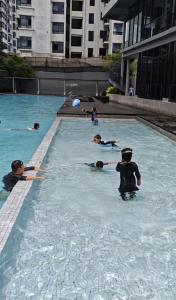 Bazén v ubytování ASTORIA AMPANG, 6Pax - Near KLCC, ZooNegara, AmpangPoint Mall nebo v jeho okolí