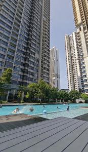 Bazén v ubytování ASTORIA AMPANG, 6Pax - Near KLCC, ZooNegara, AmpangPoint Mall nebo v jeho okolí