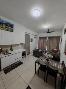 Kuchyň nebo kuchyňský kout v ubytování ASTORIA AMPANG, 6Pax - Near KLCC, ZooNegara, AmpangPoint Mall