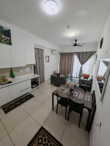 Kuchyň nebo kuchyňský kout v ubytování ASTORIA AMPANG, 6Pax - Near KLCC, ZooNegara, AmpangPoint Mall