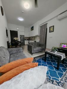 Posezení v ubytování ASTORIA AMPANG, 6Pax - Near KLCC, ZooNegara, AmpangPoint Mall