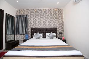 Postel nebo postele na pokoji v ubytování Collection O Church View Near St. Thomas's Church + 18 fotografií