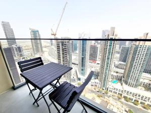 Balkón nebo terasa v ubytování SUNRISE HOMES - New Luxury Flat next to Dubai Mall & Fountains