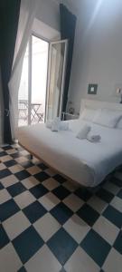 Łóżko lub łóżka w pokoju w obiekcie Casas y Patios de Sevilla