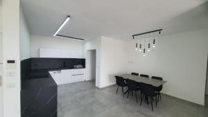 a kitchen with a table and chairs in a room at דירת נופש באכזיב על הים in Nahariyya