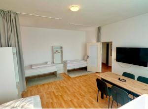 Μια τηλεόραση ή/και κέντρο ψυχαγωγίας στο Hevals Budget & Beyond Apartments