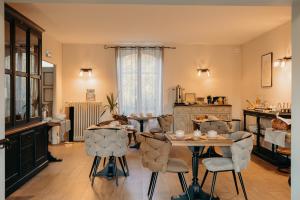 a dining room with a table and chairs at Hôtel Le Chatellier - Piscine chauffée d'avril à octobre in Cancale