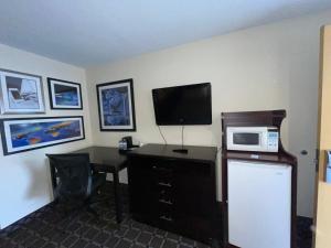 Kuchyň nebo kuchyňský kout v ubytování Oregon Trail Inn and Suites