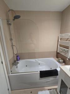 Gallery image of Appartement bord de mer piscine tennis in Viana do Castelo