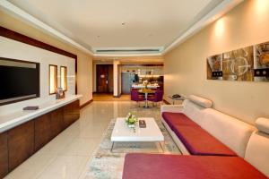 TV a/nebo společenská místnost v ubytování Copthorne Hotel Dubai