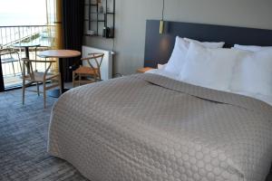 Postel nebo postele na pokoji v ubytování Hotel Kerteminde Strand