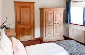 Postel nebo postele na pokoji v ubytování Pension Gasthof Arriach + 37 fotografií