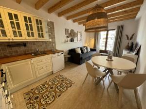 a kitchen and dining room with a table and a kitchen and a living room at PLAZA IGLESIA HappyVila in Villajoyosa +16 photos