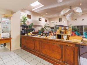 Köök või kööginurk majutusasutuses B&B HOTEL Aurillac Le Lioran