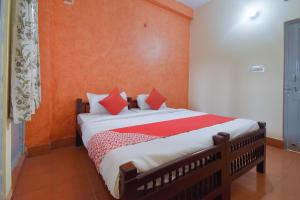 Ένα ή περισσότερα κρεβάτια σε δωμάτιο στο Hotel O Aditya