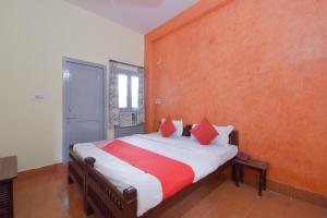 Ένα ή περισσότερα κρεβάτια σε δωμάτιο στο Hotel O Aditya