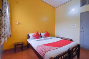 Ένα ή περισσότερα κρεβάτια σε δωμάτιο στο Hotel O Aditya