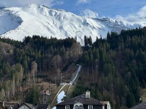 Fotografie z fotogalerie ubytování Zentrales 2,5-Zimmer Apartment mit mega Bergblick v destinaci Engelberg