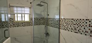 Bilik mandi di Presken Hotels Ikoyi