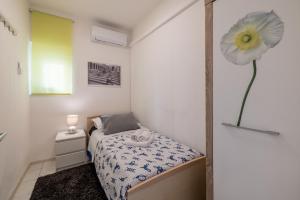 Postel nebo postele na pokoji v ubytování Downtown City Apartment