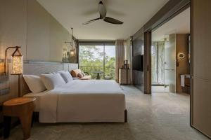 Voodi või voodid majutusasutuse Mandai Rainforest Resort by Banyan Tree toas