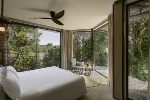Voodi või voodid majutusasutuse Mandai Rainforest Resort by Banyan Tree toas