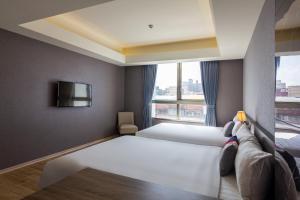Postel nebo postele na pokoji v ubytování CHECK inn New Taipei LuZhou