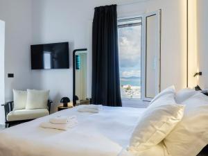 Cama ou camas em um quarto em She Mykonos - The Residency