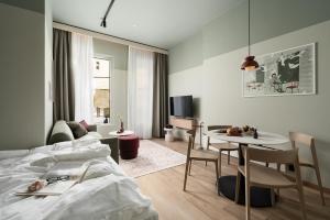 a bedroom with a bed and a table and chairs at Vander Altona in Bergen