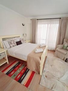 Postel nebo postele na pokoji v ubytování POPSY HOMES NAKURU CBD