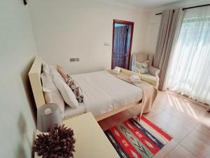 Postel nebo postele na pokoji v ubytování POPSY HOMES NAKURU CBD