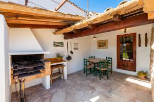 a kitchen and dining room with a table and chairs at Villa Can Tonet in Port de Pollensa
