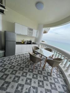 Η κουζίνα ή μικρή κουζίνα στο Sky Beach Sea view +35 φωτογραφίες