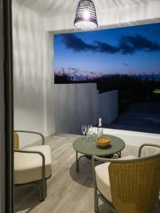 Fotografie z fotogalerie ubytování The Nine Graces- Chloe, Charming Naxos Home with Pool & Garden v destinaci Kastraki Naxou