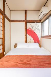 Ένα ή περισσότερα κρεβάτια σε δωμάτιο στο The Guest House Kabuki