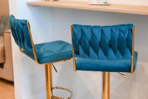 two blue chairs sitting next to a counter at Nonna Tetta Cozy House by Gessica Holiday in Monopoli