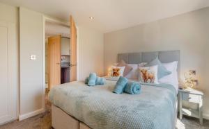 Ένα ή περισσότερα κρεβάτια σε δωμάτιο στο Brumlea Farm Cottage Bonsall, Rural Country stay for family and friends