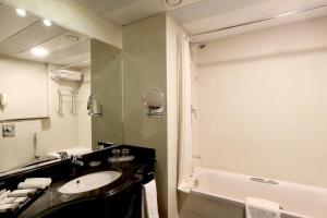 Ванная комната в Royal Grand Suite Hotel
