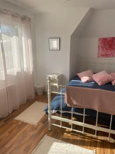 a bedroom with two bunk beds and a window at Maison Coco Quiberville sur Mer- Seaside Golfers villa - near Golf de Dieppe in Quiberville