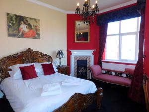 Postel nebo postele na pokoji v ubytování Manor House, Cromer - Keys Holiday Cottages