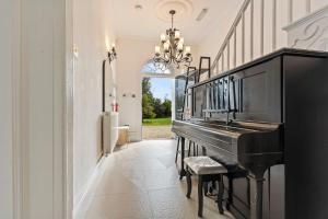 Φωτογραφία από το άλμπουμ του Spacious, Cosy Farmhouse with Garden & Piano σε Ashchurch