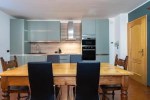 Köök või kööginurk majutusasutuses Luxury Apartment between Como Lake and Valsassina