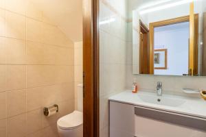 Vannituba majutusasutuses Luxury Apartment between Como Lake and Valsassina