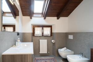 Vannituba majutusasutuses Luxury Apartment between Como Lake and Valsassina