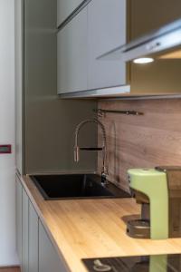 Köök või kööginurk majutusasutuses Luxury Apartment between Como Lake and Valsassina