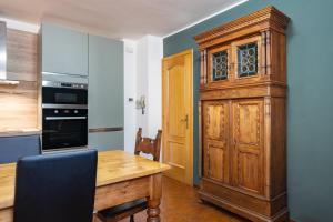 Köök või kööginurk majutusasutuses Luxury Apartment between Como Lake and Valsassina