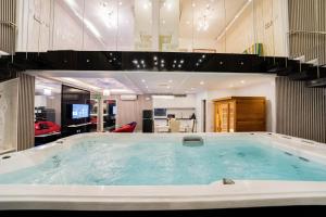 Fotografija u galeriji objekta Luks Lofts Hotel & Residences u gradu Batangas City