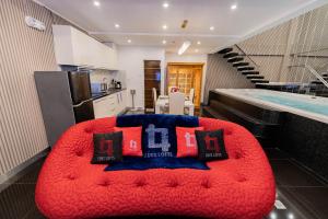 Kuhinja ili čajna kuhinja u objektu Luks Lofts Hotel & Residences